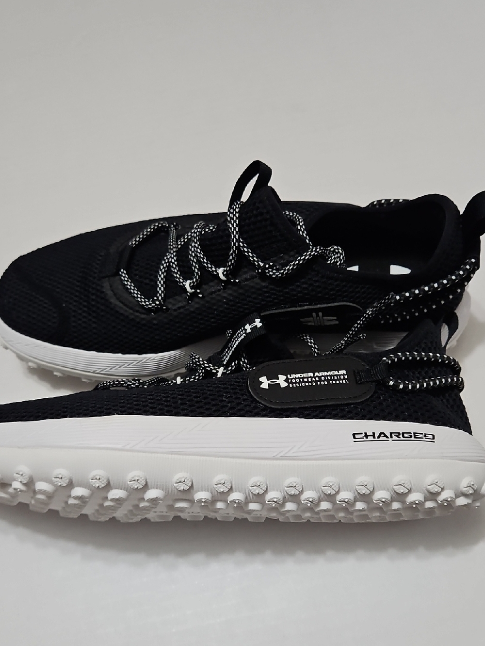 Under Armour Charged Black Sneakers with White Sole Size 11 Mens Or Women 12.5